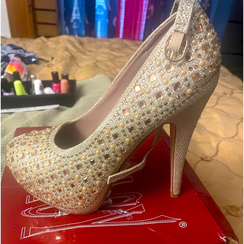 Woman’s Name Brand Clothes ! Only worn for Events ! Shoes are also available.